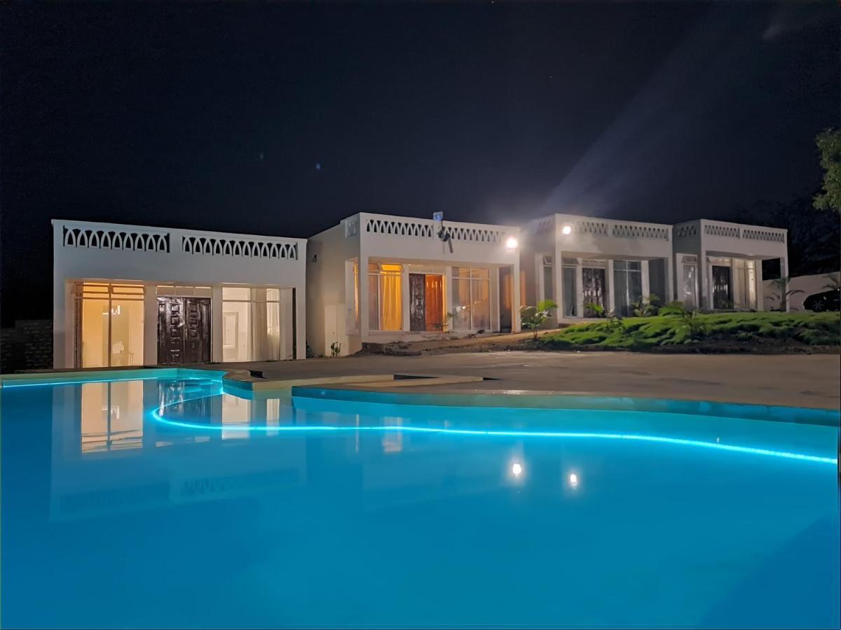 Cave Diani Holiday Apartments เดียนีบีช ภายนอก รูปภาพ