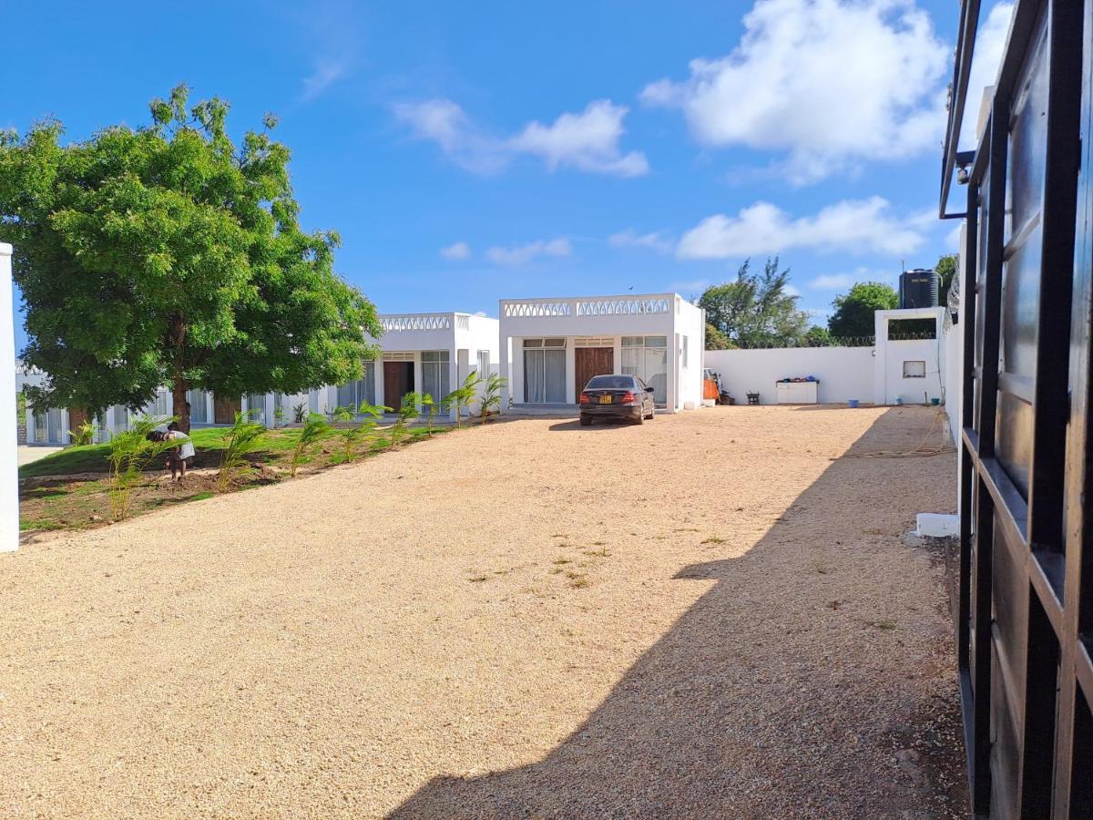 Cave Diani Holiday Apartments เดียนีบีช ภายนอก รูปภาพ