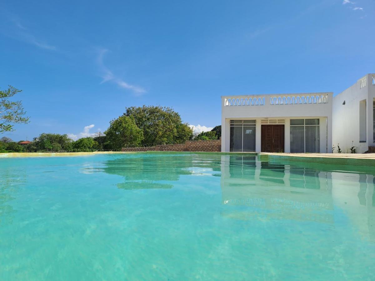 Cave Diani Holiday Apartments เดียนีบีช ภายนอก รูปภาพ