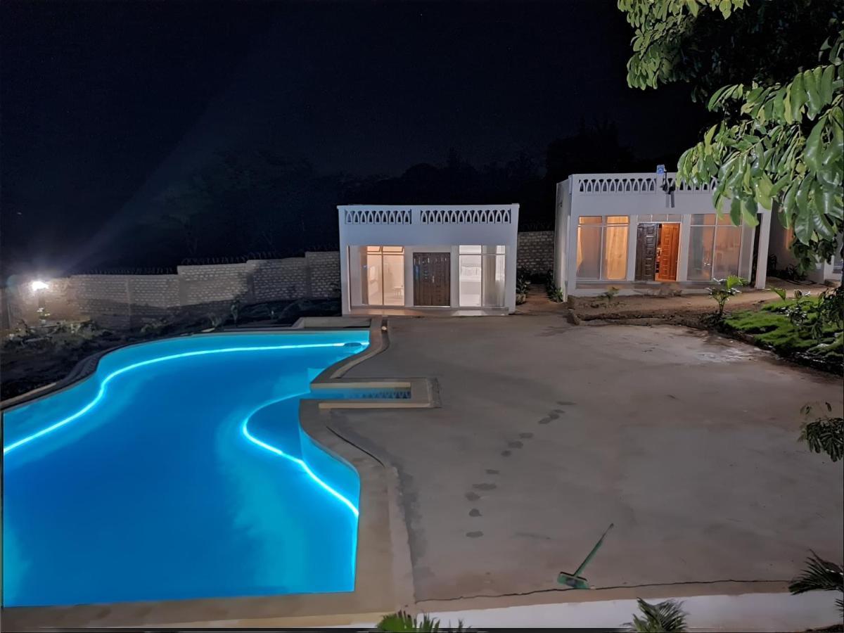 Cave Diani Holiday Apartments เดียนีบีช ภายนอก รูปภาพ