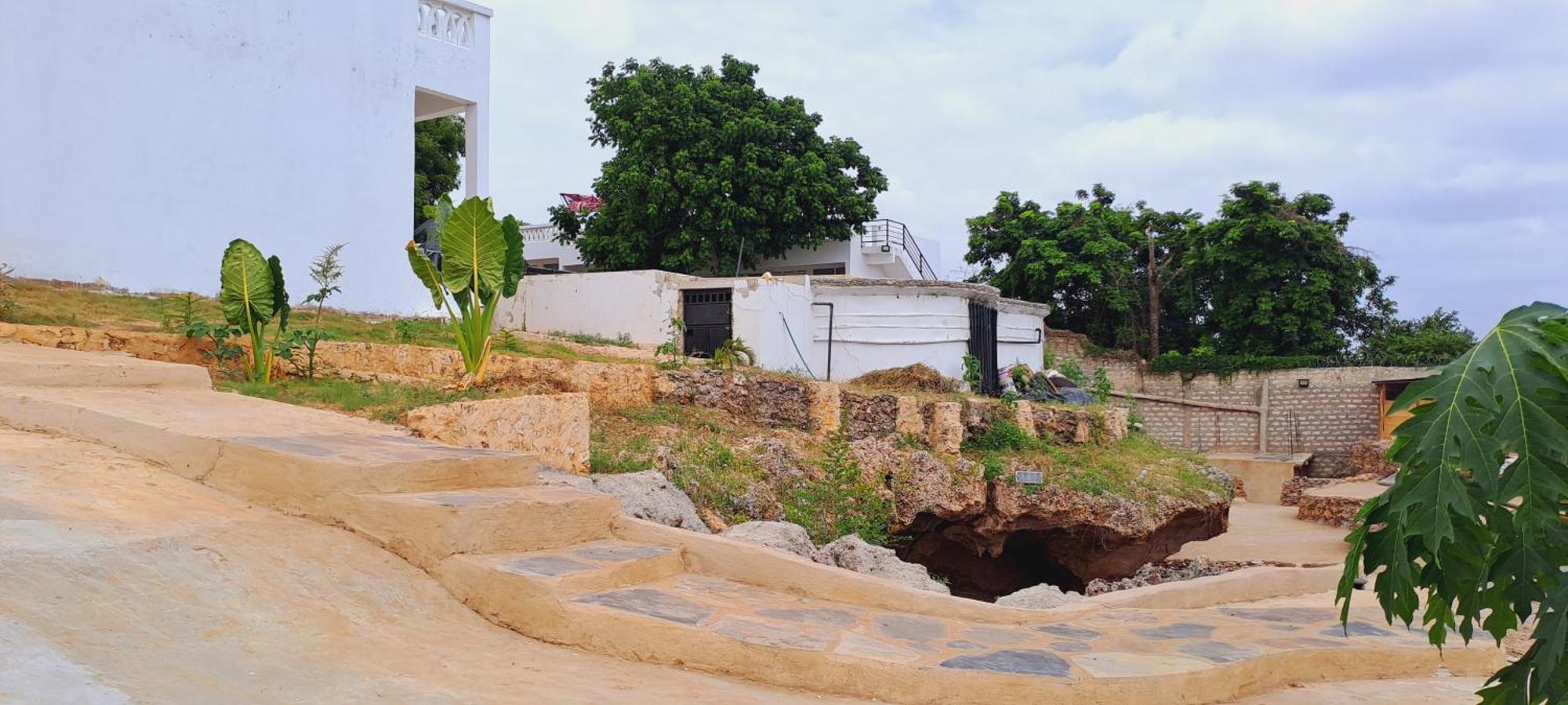 Cave Diani Holiday Apartments เดียนีบีช ภายนอก รูปภาพ