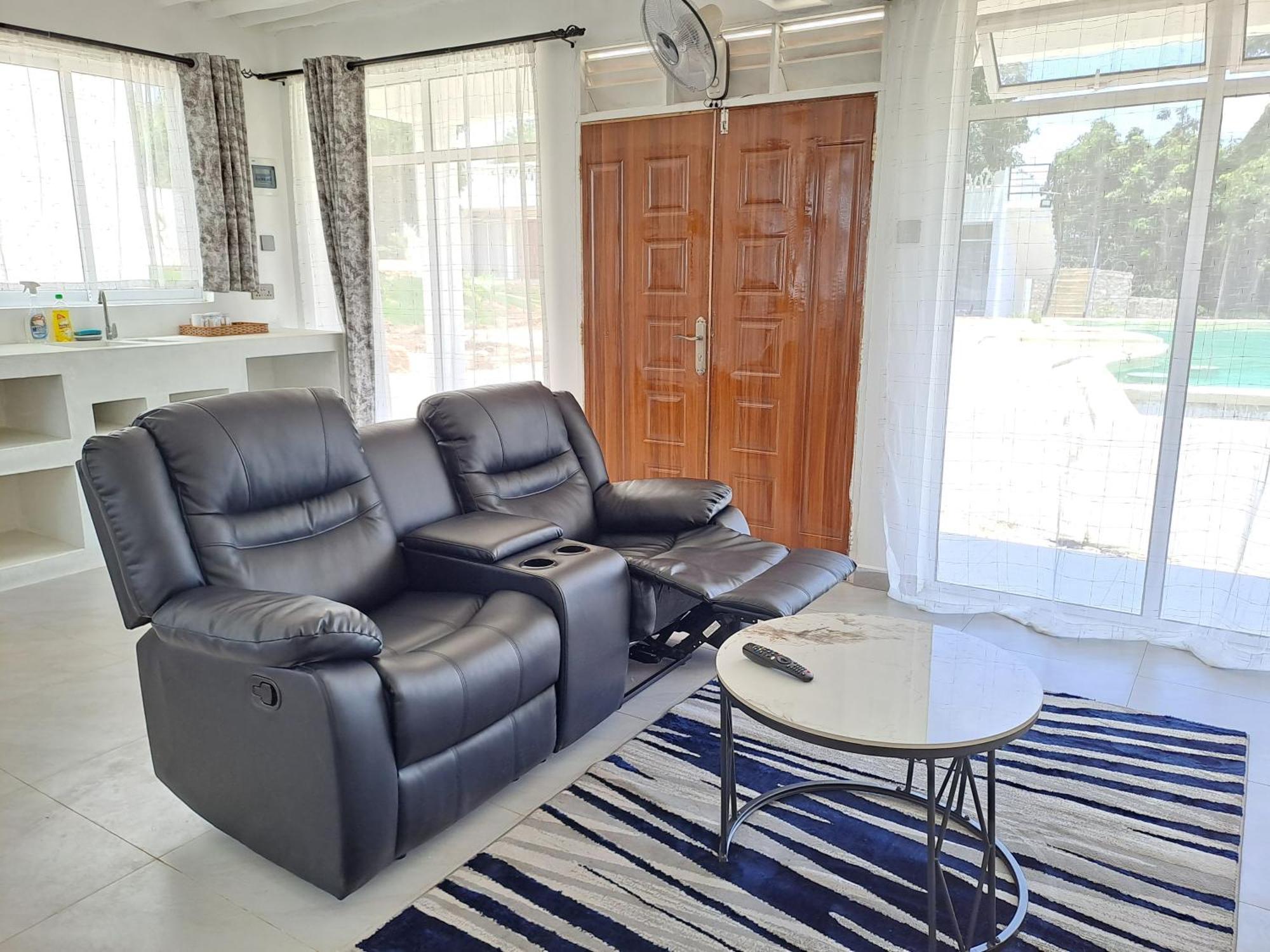 Cave Diani Holiday Apartments เดียนีบีช ภายนอก รูปภาพ